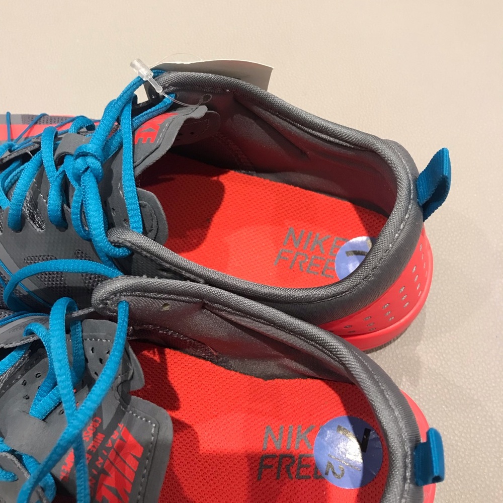 Nike Free Runners - Picture 2 of 3